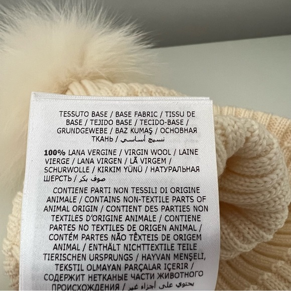 Moncler beanie with matching pom pom silk white - girl size L - Picture 8 of 8